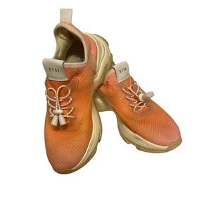 Steve Madden Myles Bright Orange & Pink Sneakers Bungee Laces 7.5 M